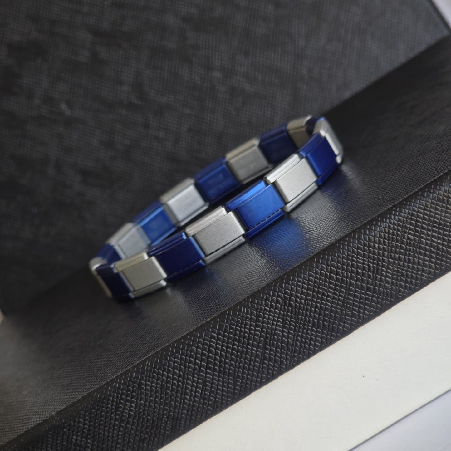 Brazalete italiano 🖤💙✨