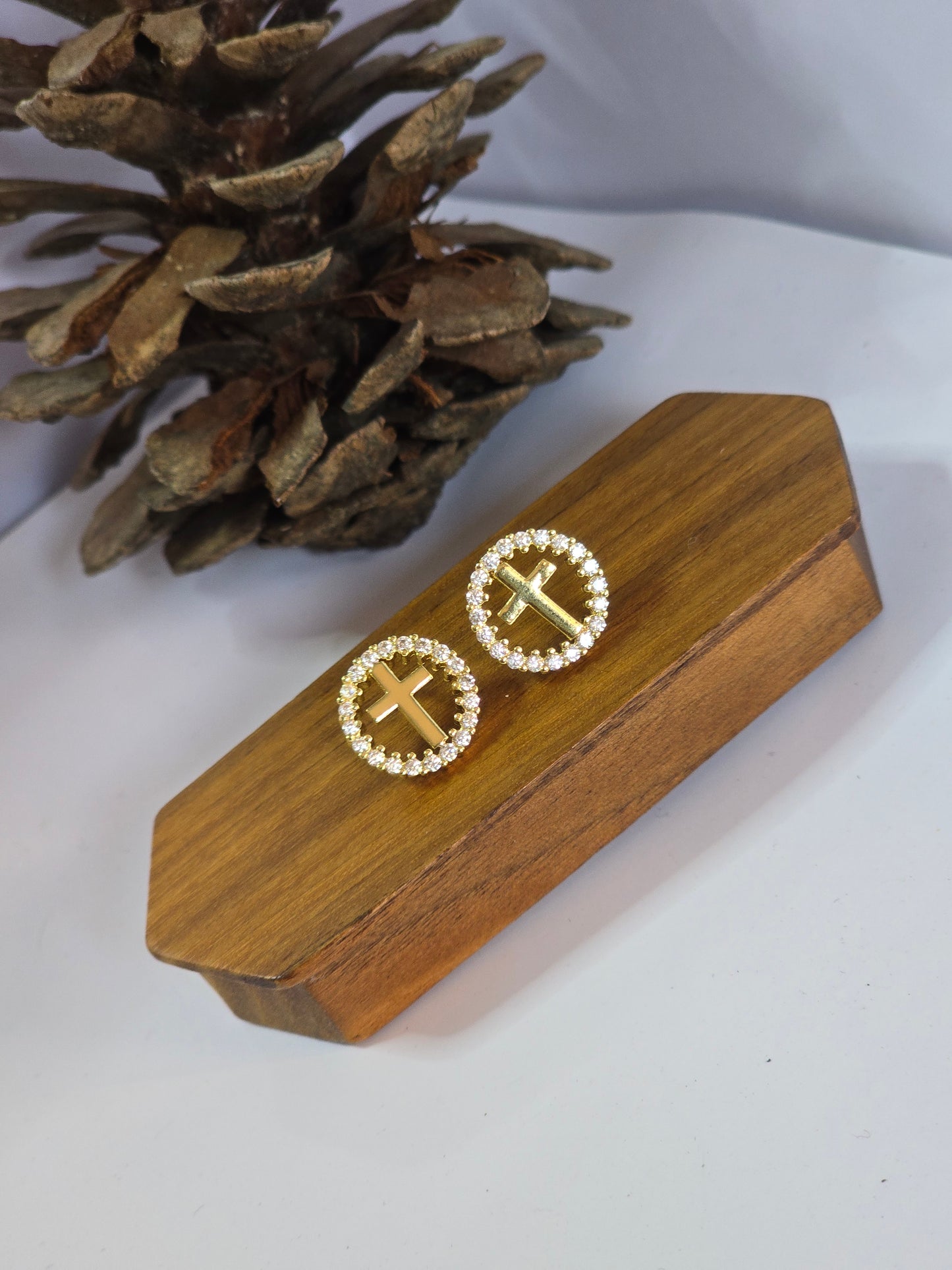 Broquel cruz redonda