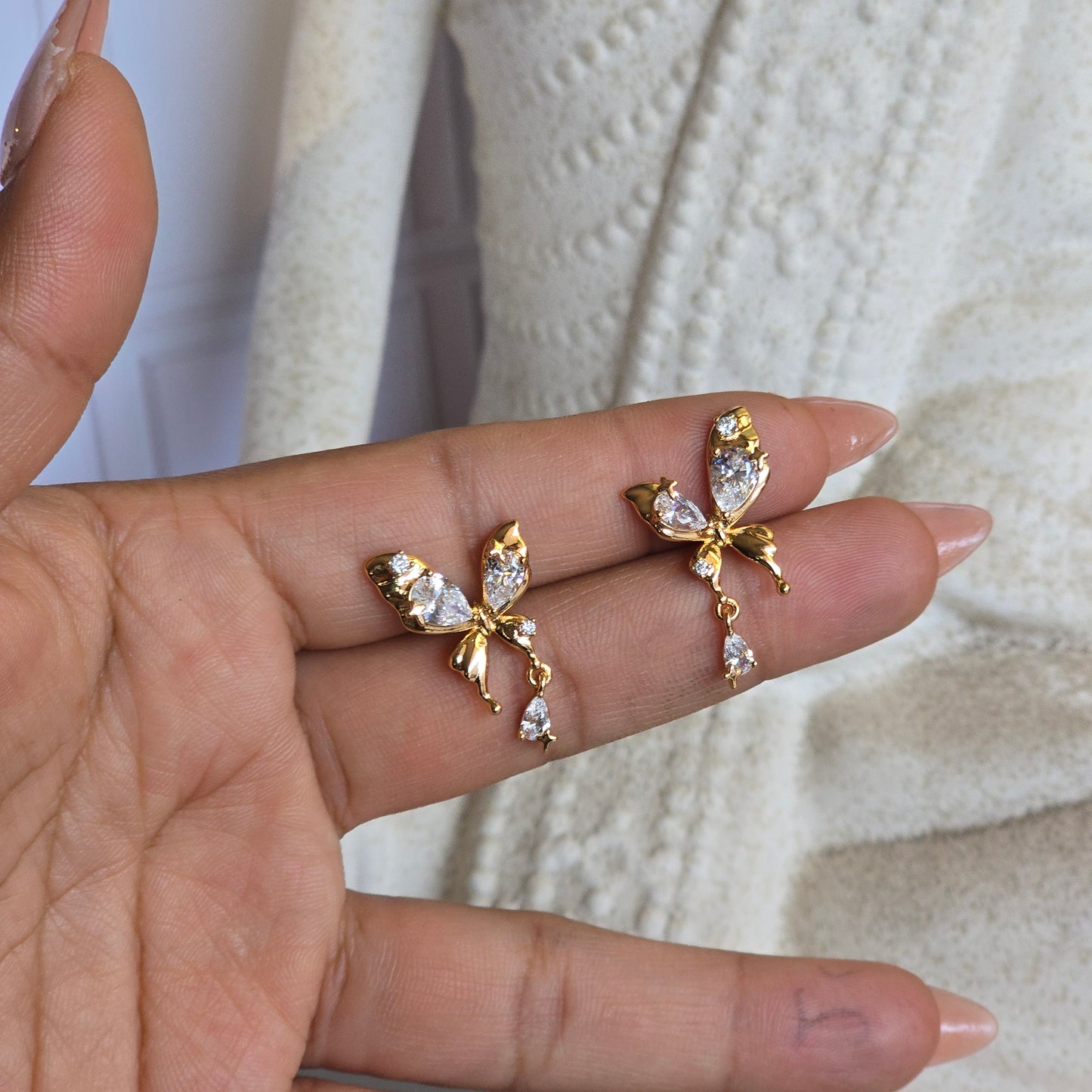 Arete Chunky de mariposa y Zirconias