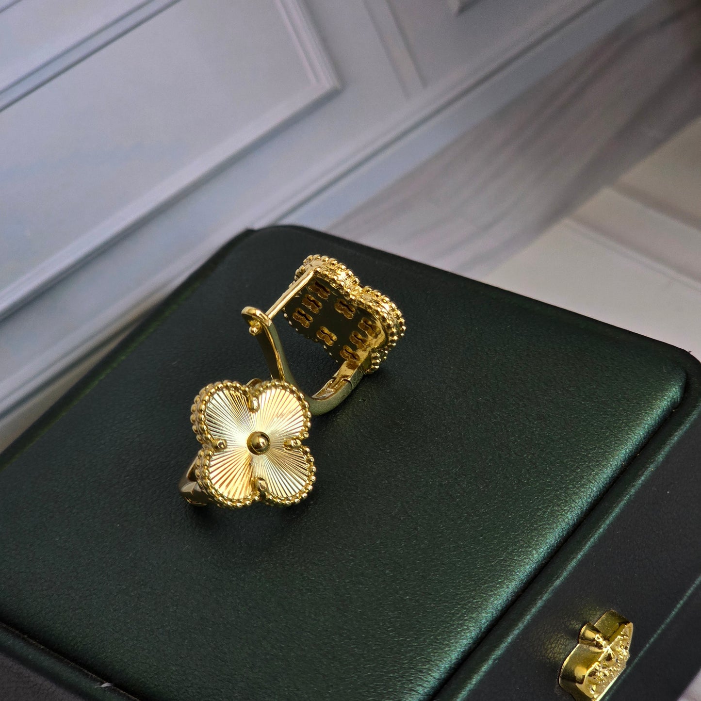 Hoops Van Cleef golden