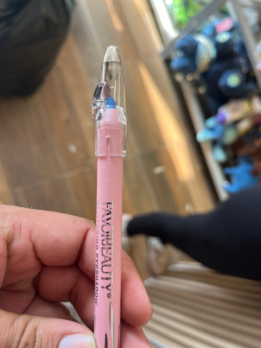 Glitering eyeshadow
