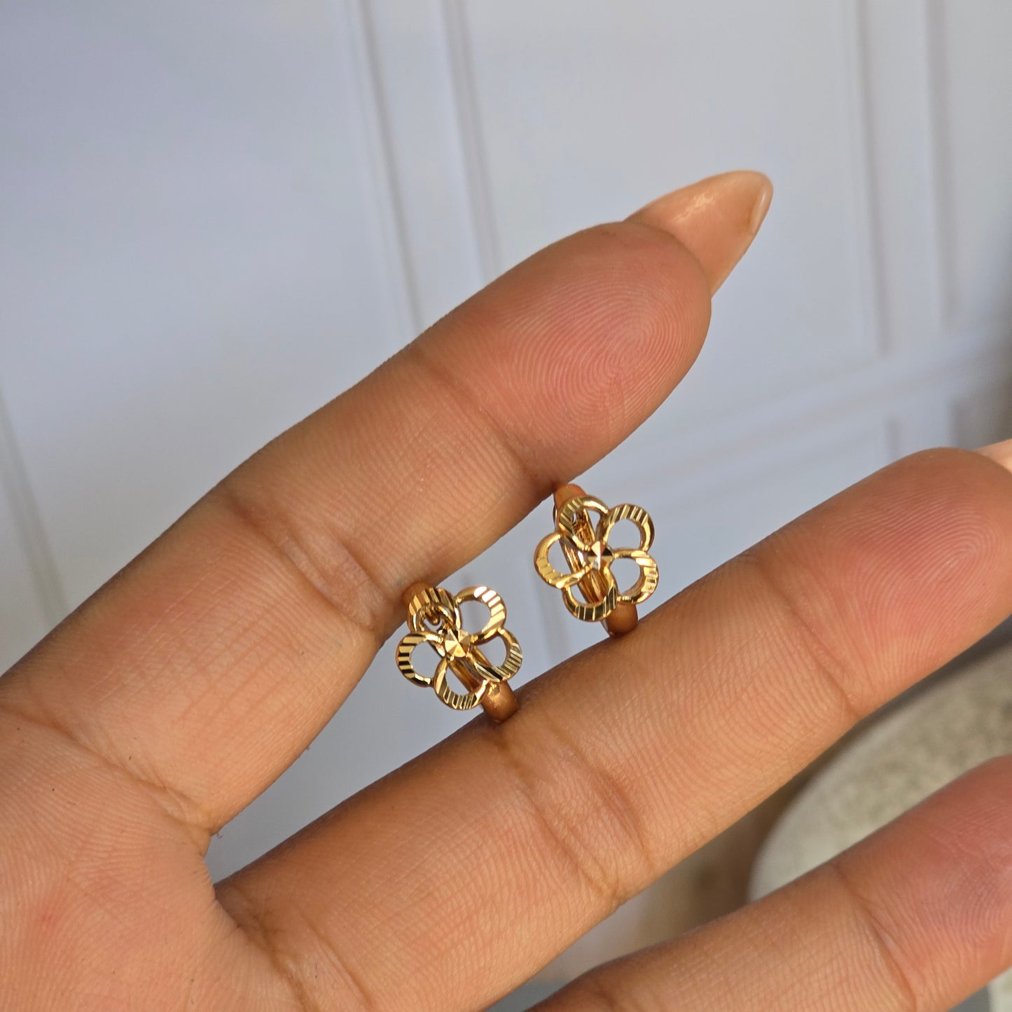 Huggie Flor martillada