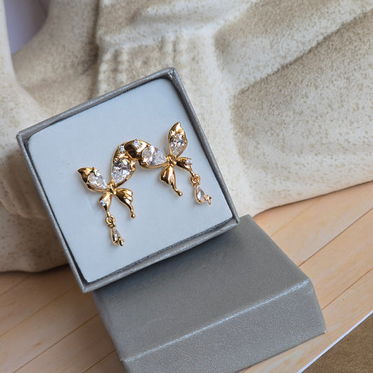 Arete Chunky de mariposa y Zirconias