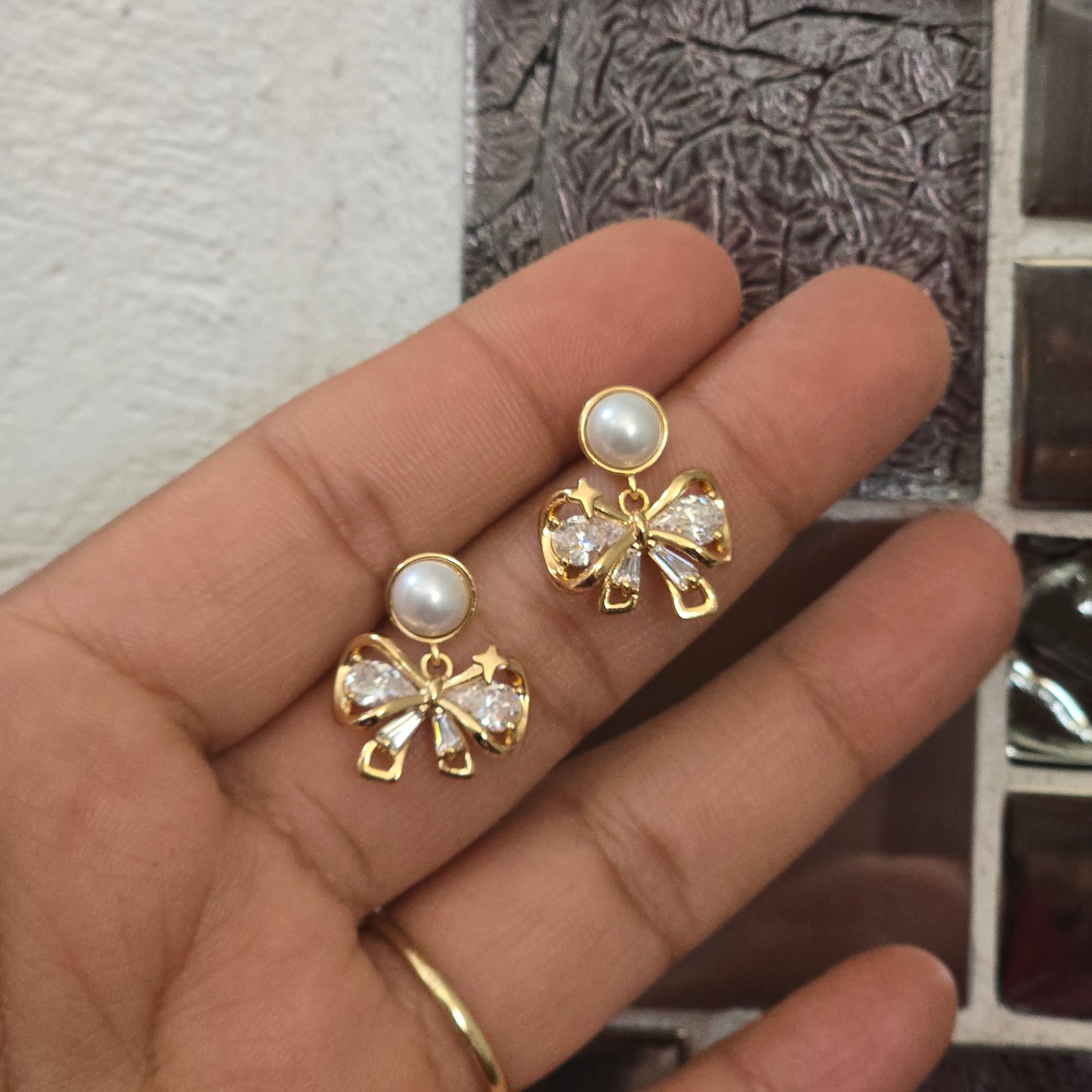 Arete chunky moñito perla