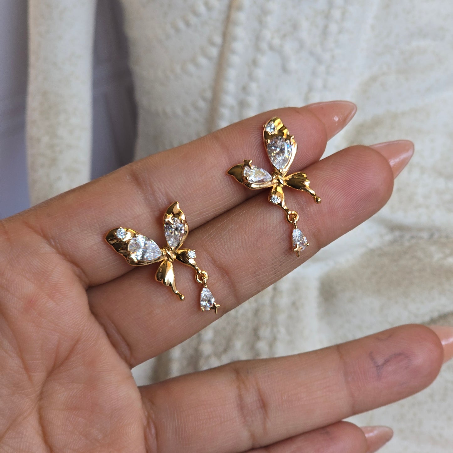 Arete Chunky de mariposa y Zirconias