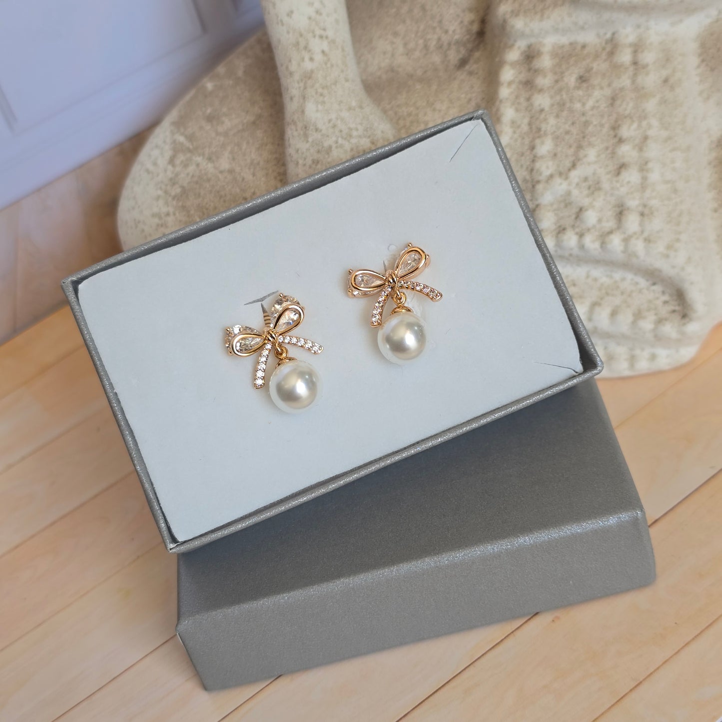 Pendientes ear cuff de moño aperlado